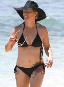 Jennie Garth Actress Shows Off Her Giant New Rose Tattoo In A Bikini