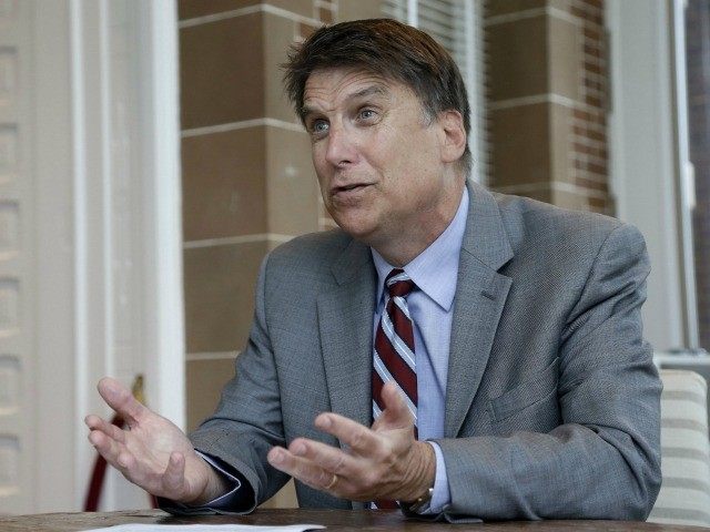 Pat Mccrory Nc Governor Tries To Backpedal On Lgbt Bathroom Bill Canada Journal News Of 