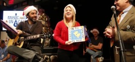 Kelly Clarkson visits children's hospital in Vanderbilt