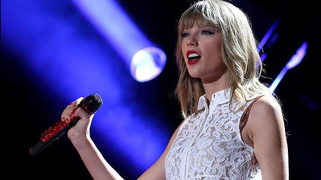 Star Taylor Swift leaves $500 tip and concert ticket at Philadelphia ...