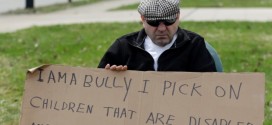 Judge orders man to carry 'I'm a bully' sign