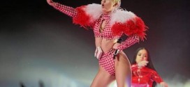 Miley Cyrus : Singer Postpones Entire US Tour