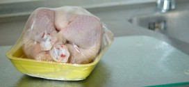 UK : Washing chicken before cooking poses health risk