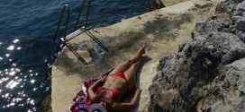 Kris Jenner : Star posts sexy red bikini photo