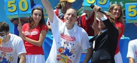 Hot Dog Eating Contest : Champion Joey Chestnut favored !