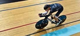 Jens Voigt sets new hour record