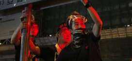 Hong Kong protesters are warned to open roads, Report