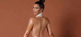 Kim Kardashian shows off naked bottom