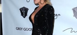 khloe kardashian Black Dress Photo : Star Sizzles In Plunging Mini At 1OAK In Las Vegas