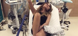 Chrissy Teigen : Supermodel Cracks Bone, Posts Sexy Picture From Hospital