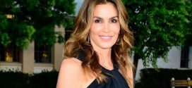 Cindy Crawford : Unretouched photo of model circulates online