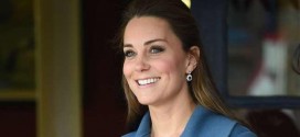 Duchess Kate chooses blue for pottery factory visit (Video)