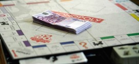 French Monopoly 80th Anniversary : Board game being sold with real money inside