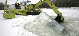 Ice-breakers start working on Red River north of Selkirk