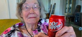 Elizabeth Sullivan : 104-year-old Texas woman drinks 3 Dr Pepper