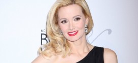 Holly Madison's 'Down the Rabbit Hole' Tell-All Book Coming in June (Video)