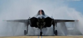 F-35 : Air Force's newest fighter gets first female pilot