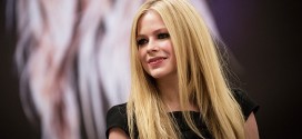 Avril Lavigne tears up talking Lyme disease battle