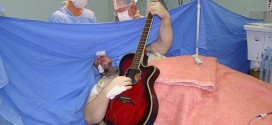 Brain Cancer Patient Plays Guitar During His Surgery (Incredible video)