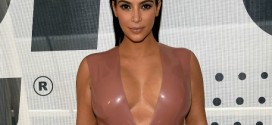 Kim Kardashian Latex Peat : Star shows how to wear latex when you're pregnant