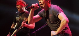 Brad Arnold Kicks Out Fan : 3 Doors Down singer throws out concertgoer for pushing woman (Video)