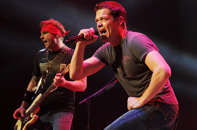 Brad Arnold Kicks Out Fan 3 Doors Down Singer Throws Out