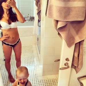 Hilaria Baldwin Post-Baby Body : Superwoman Looks Seriously Incredible Two Weeks After Giving Birth