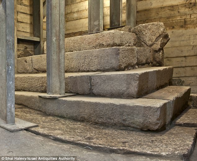 2000-Year-Old Podium found in the City of David (Photo)
