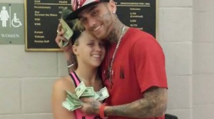 Ohio Bank robber arrested after posing with wads of cash on Facebook (Photo)