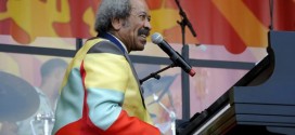 Allen Toussaint: New Orleans pianist dies aged 77