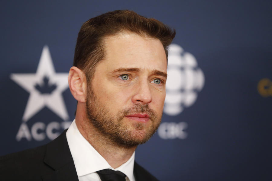 Jason Priestley Actor Hospitalized After Being Thrown Off A Horse On Set Canada Journal News Of The World