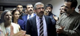 Tahir Elci: Prominent pro-Kurdish lawyer killed in Turkey