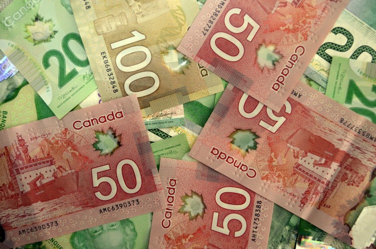 Top 1 percent of Canadians earned $454800 on average in 2013 - Canada