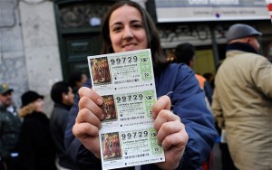 Spain, Lottery El Gordo: Long lines form for chance to win billions