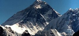 Climbers near Everest summit for first time in three years