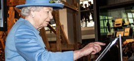 Queen Elizabeth tweets thank you for birthday wishes