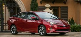 2016 Toyota Prius C: Fuel-Efficient Hybrid Powertrain (Video)