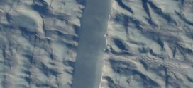 NASA finds crack in middle of Greenland's biggest glaciers